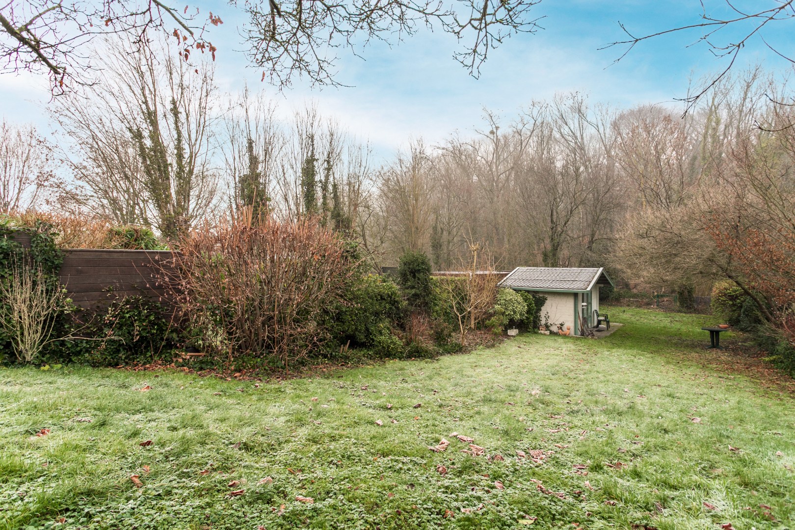 Instapklare woning 3 slpks, garage en ruime tuin (8,8are) 