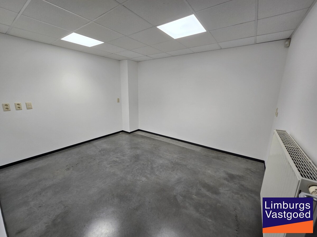 Bedrijfsgebouw - groot 831m² - centraal gelegen op het industrieterrein 