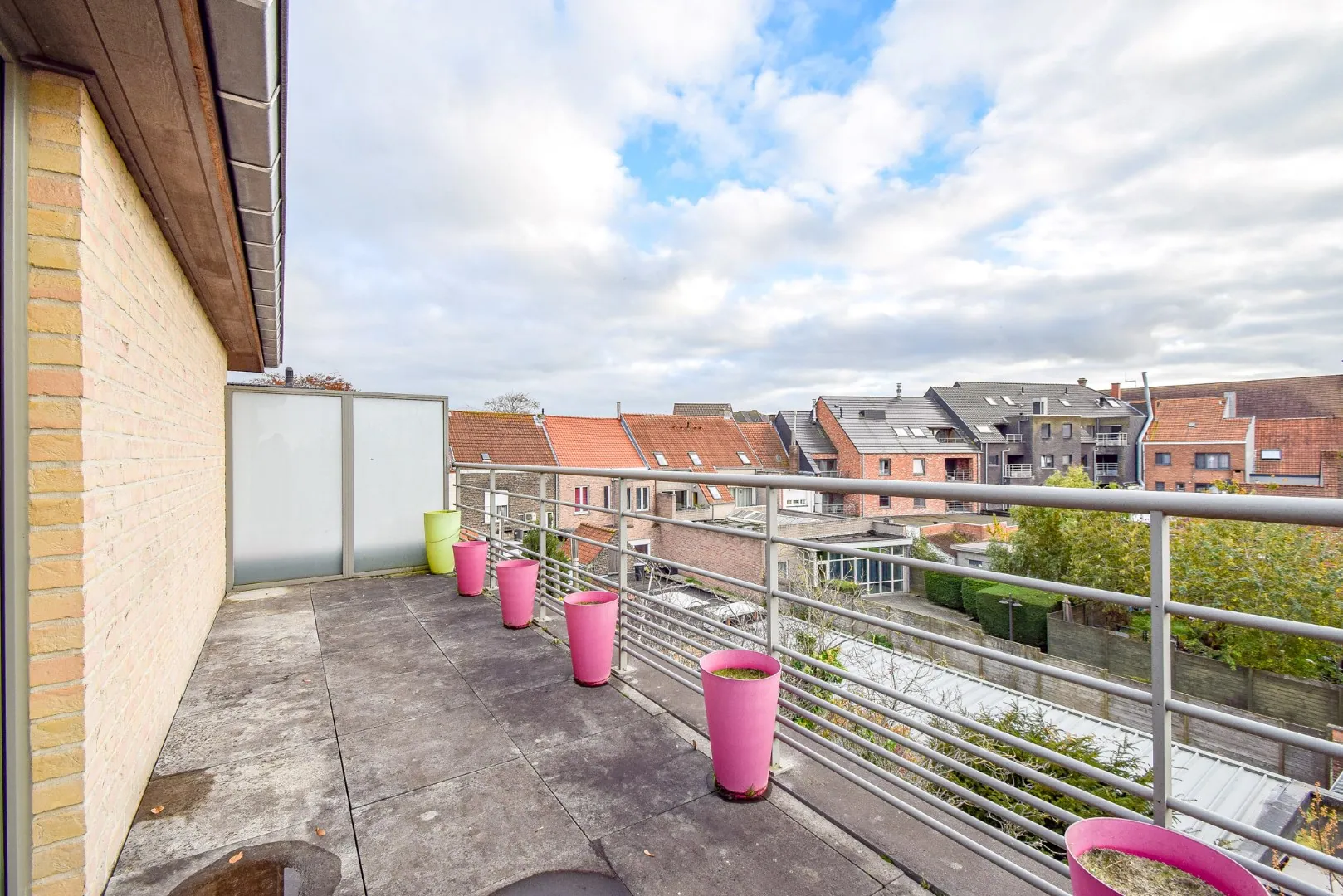 Recent en instapklaar dakappartement met één slaapkamer in centrum van Gistel
