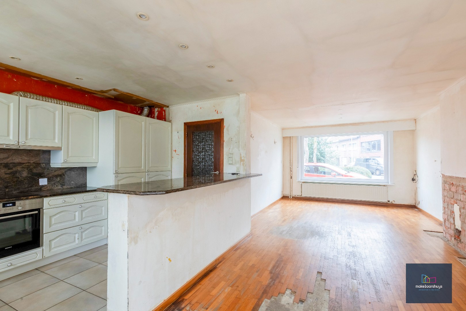 Te renoveren HOB met garage in Mariakerke 