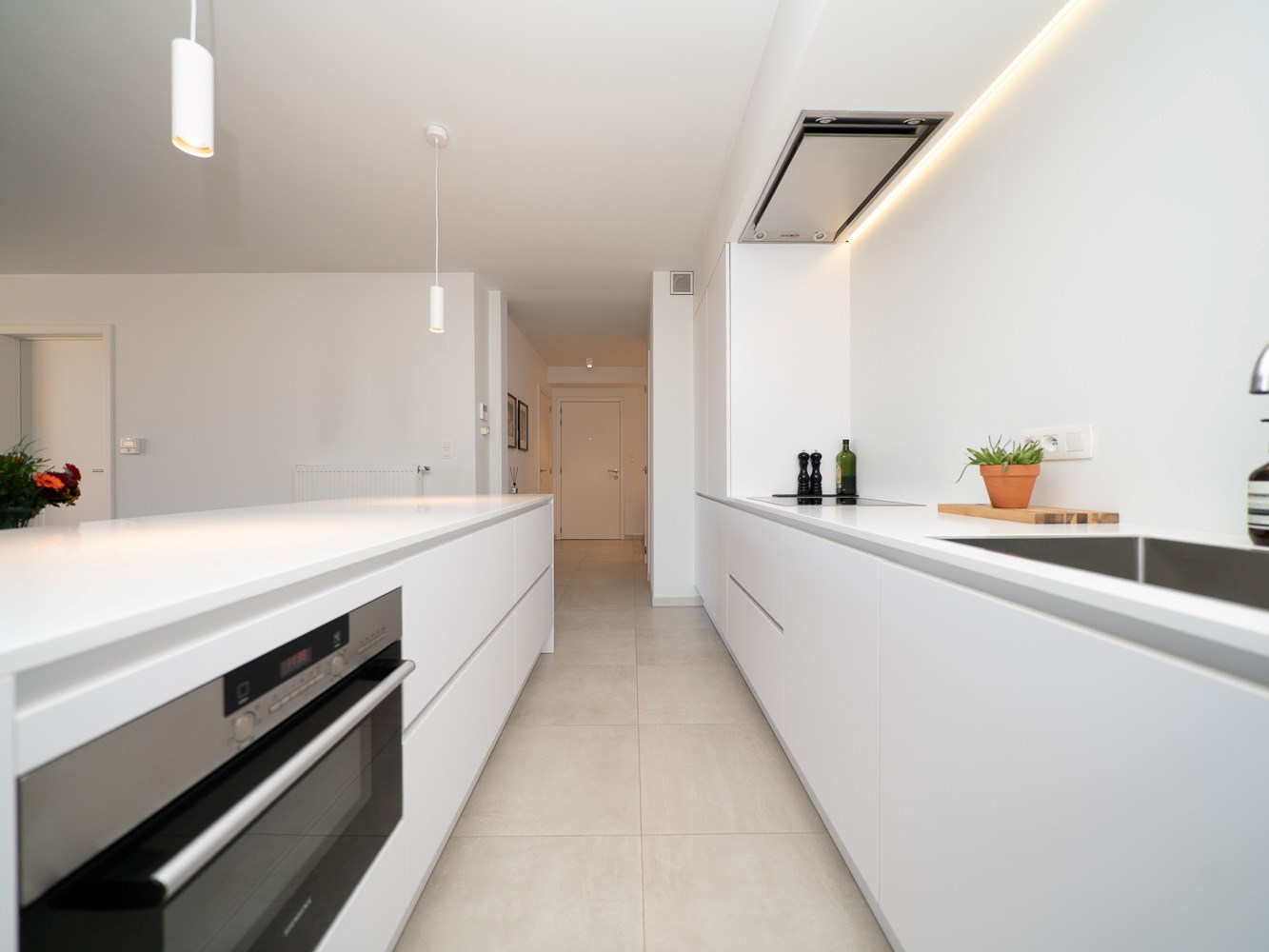 Recent 2-kamer appartement met terras, parking en kelder 