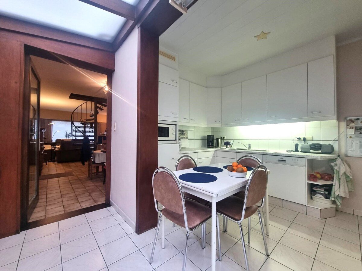 Centraal gelegen, zeer ruime gezinswoning te Heist 