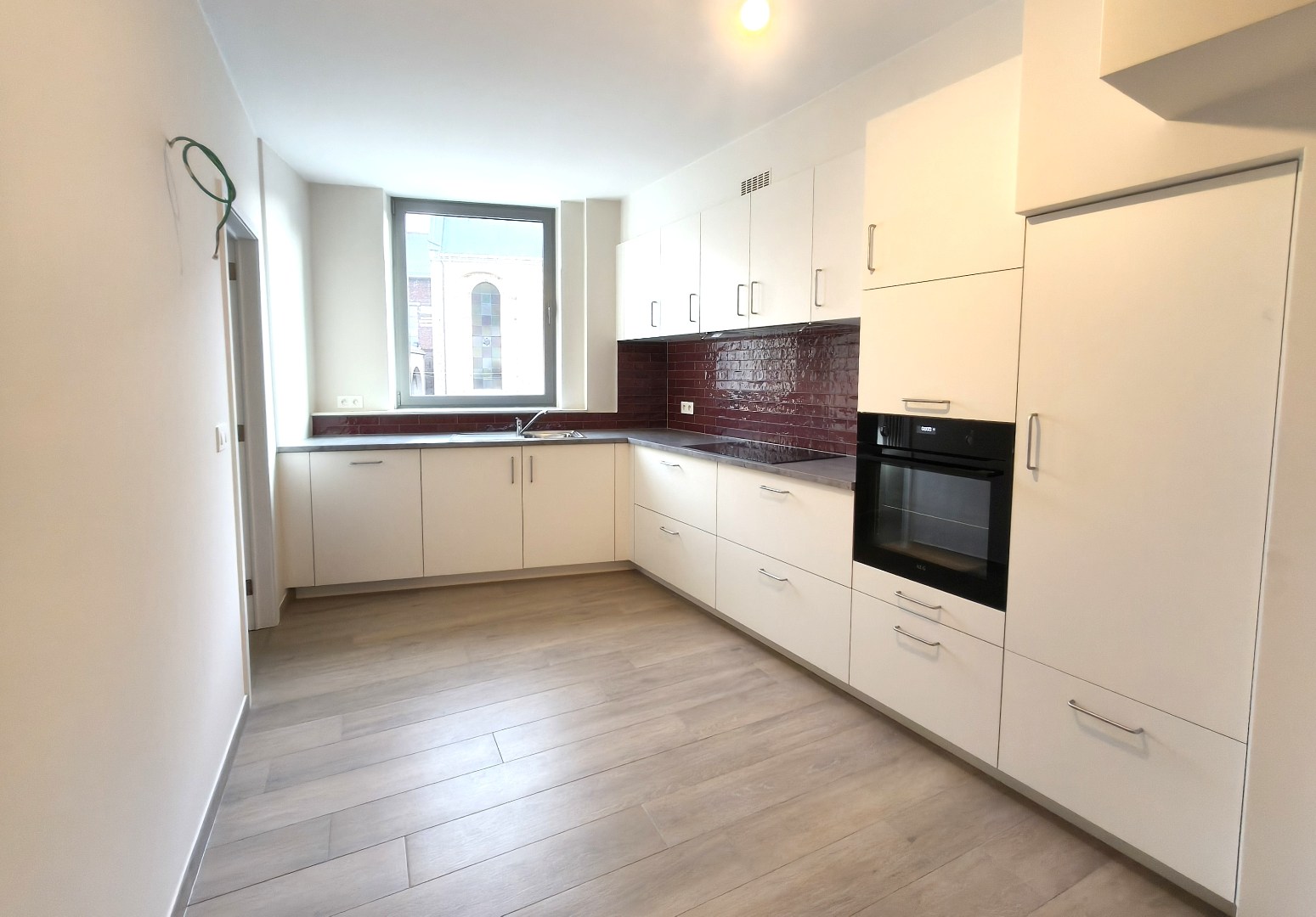 RIANT APPARTEMENT MET 3 SLAAPKAMERS EN GROOT TERRAS 