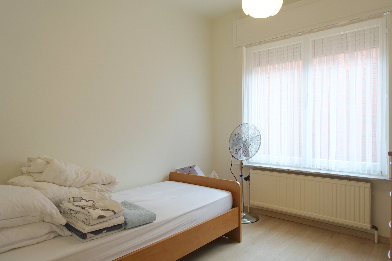 Ruime halfopen bungalow met zongerichte tuin 