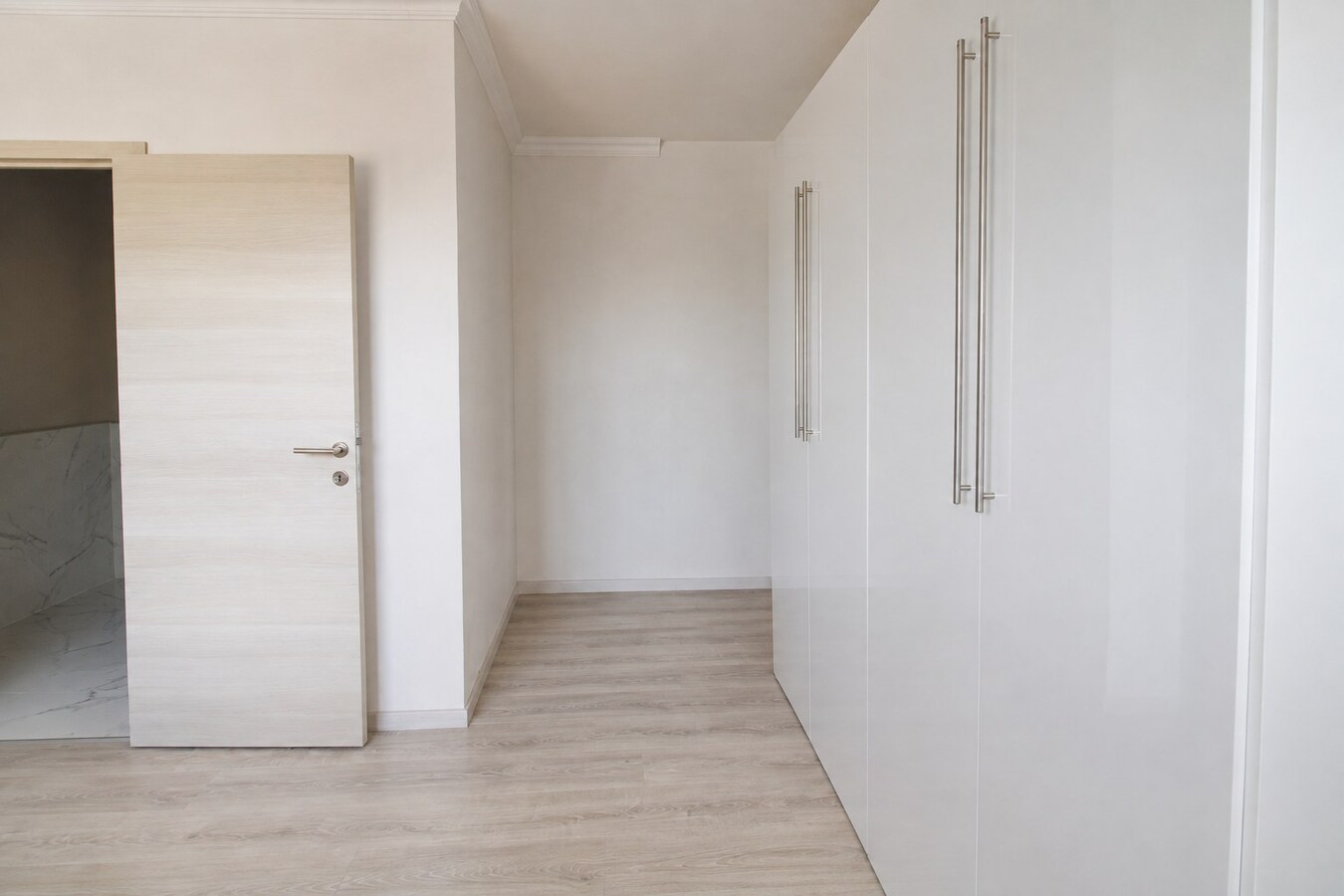 Uitzonderlijk ruime en centraal gelegen stadswoning met EPC-label B, 6 slaapkamers, tuin en terras in Sint-Niklaas! 