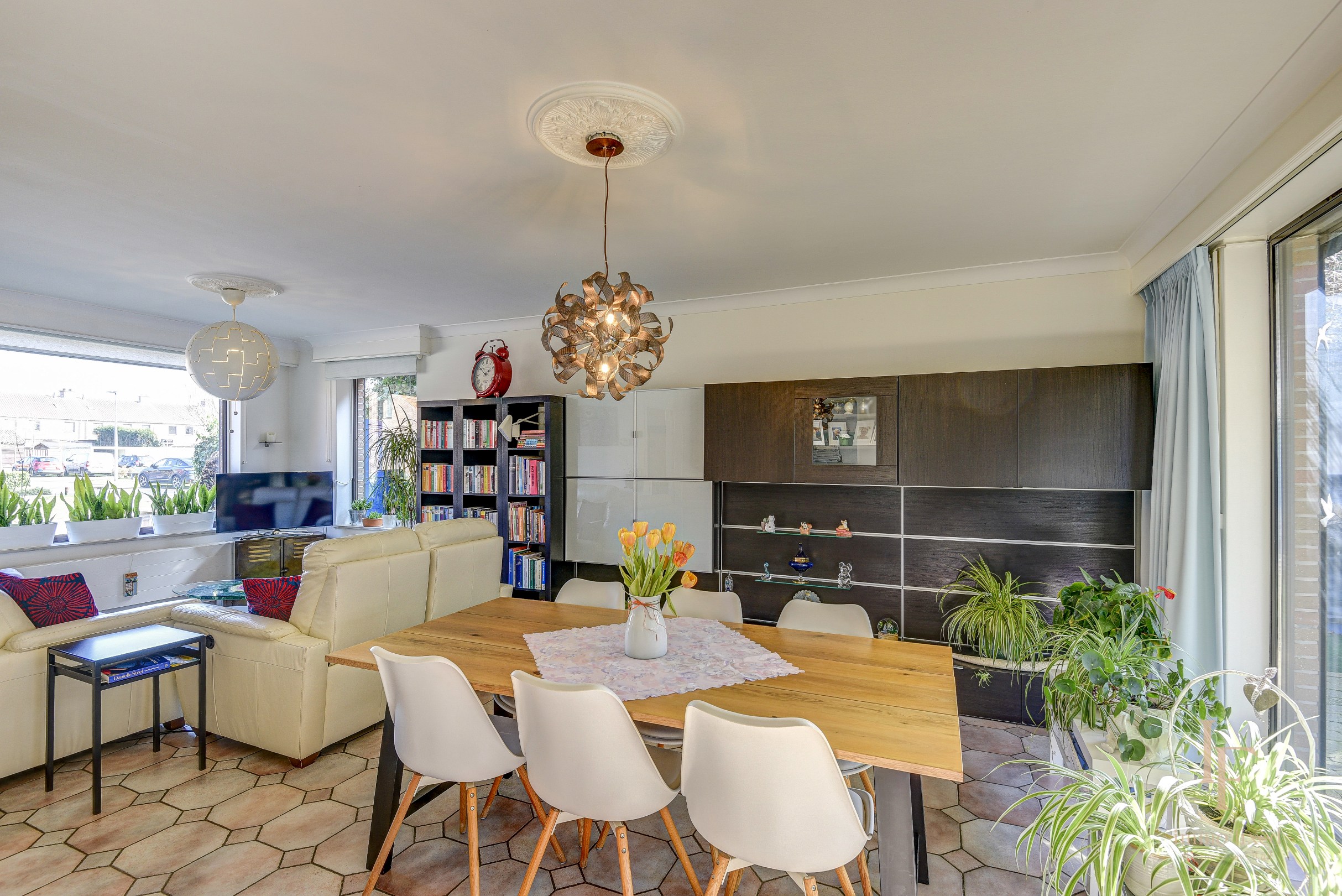 Charmante gezinswoning met groot terras en tal van mogelijkheden! 