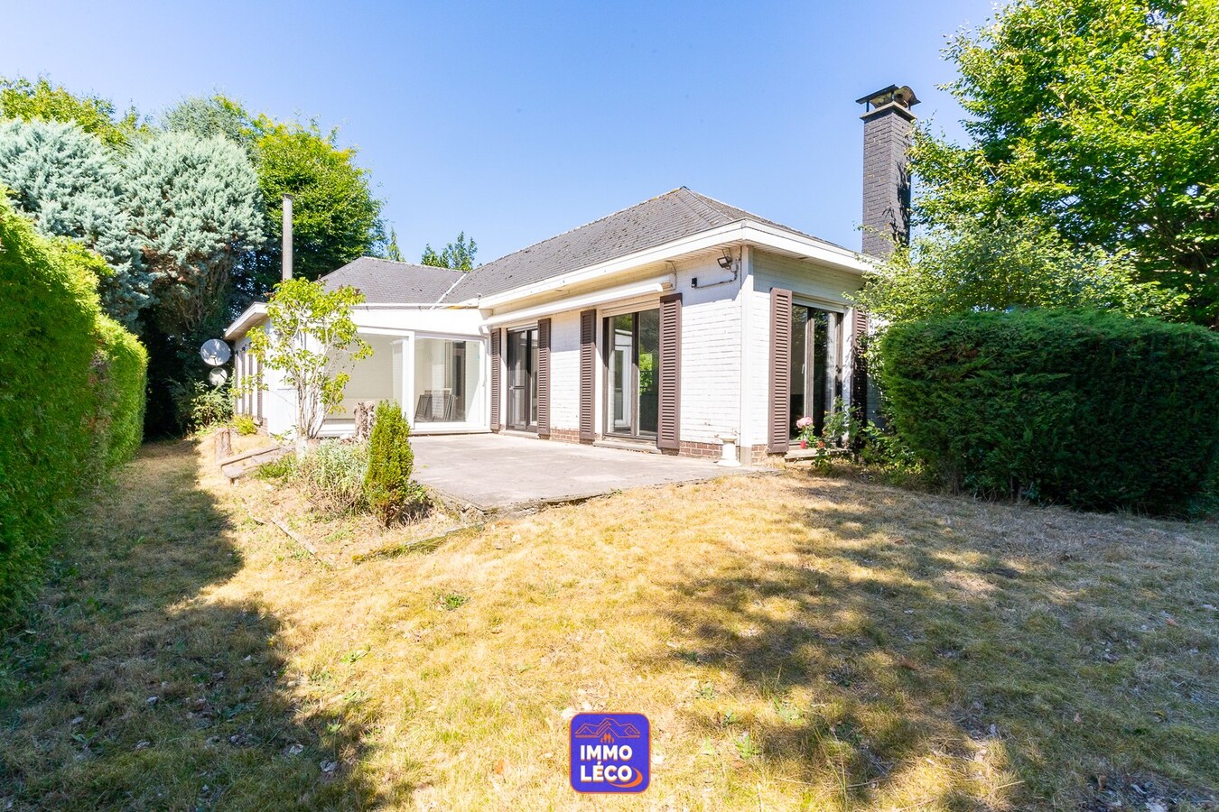 Villa "Plain-pied" érigée sur 1311m², double garage, carport, jardin, TOP SECTEUR !! 