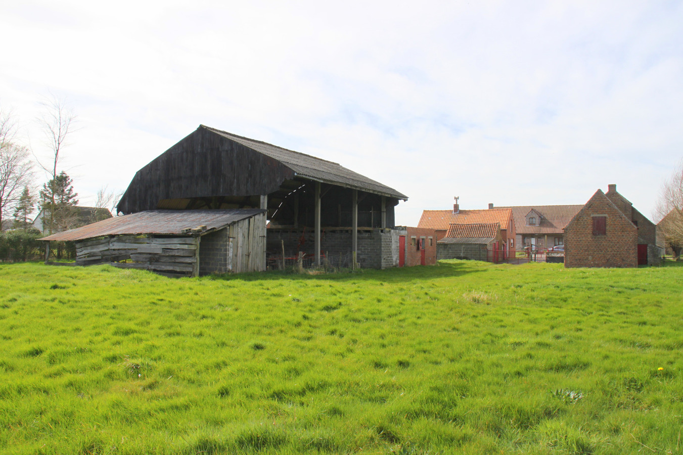 Te renoveren hoeve met open zicht te Zerkegem 