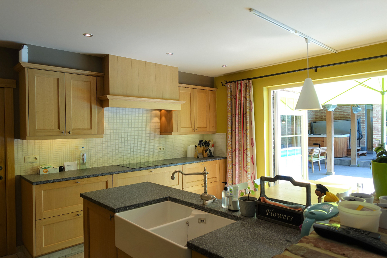 Prachtige recente villa met zwembad en prachtig aangelegde tuin 