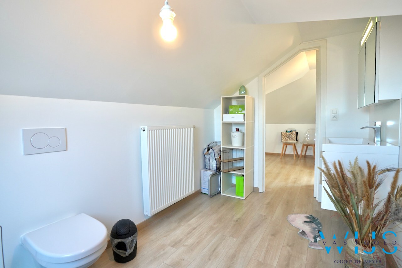 Volledig gerenoveerd woonhuis op 4.734 m² te Maldegem ! 