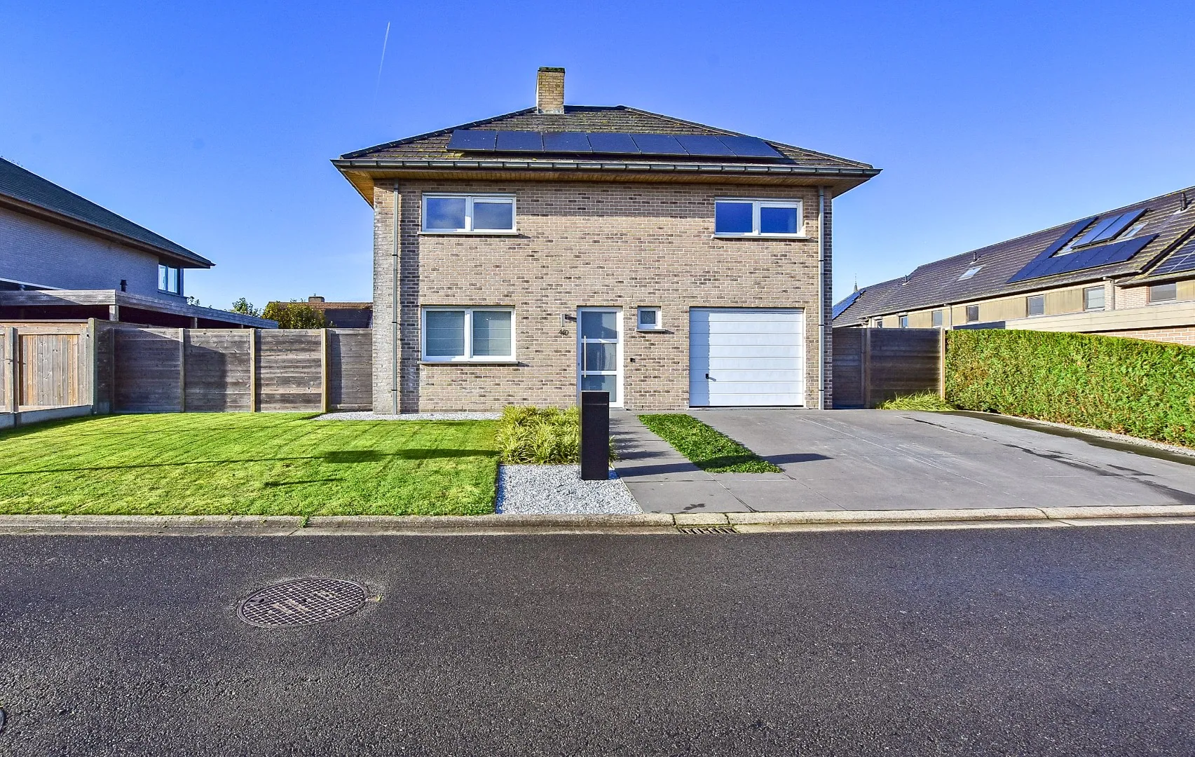 Moderne en alleenstaande woning gelegen in een rustige woonwijk