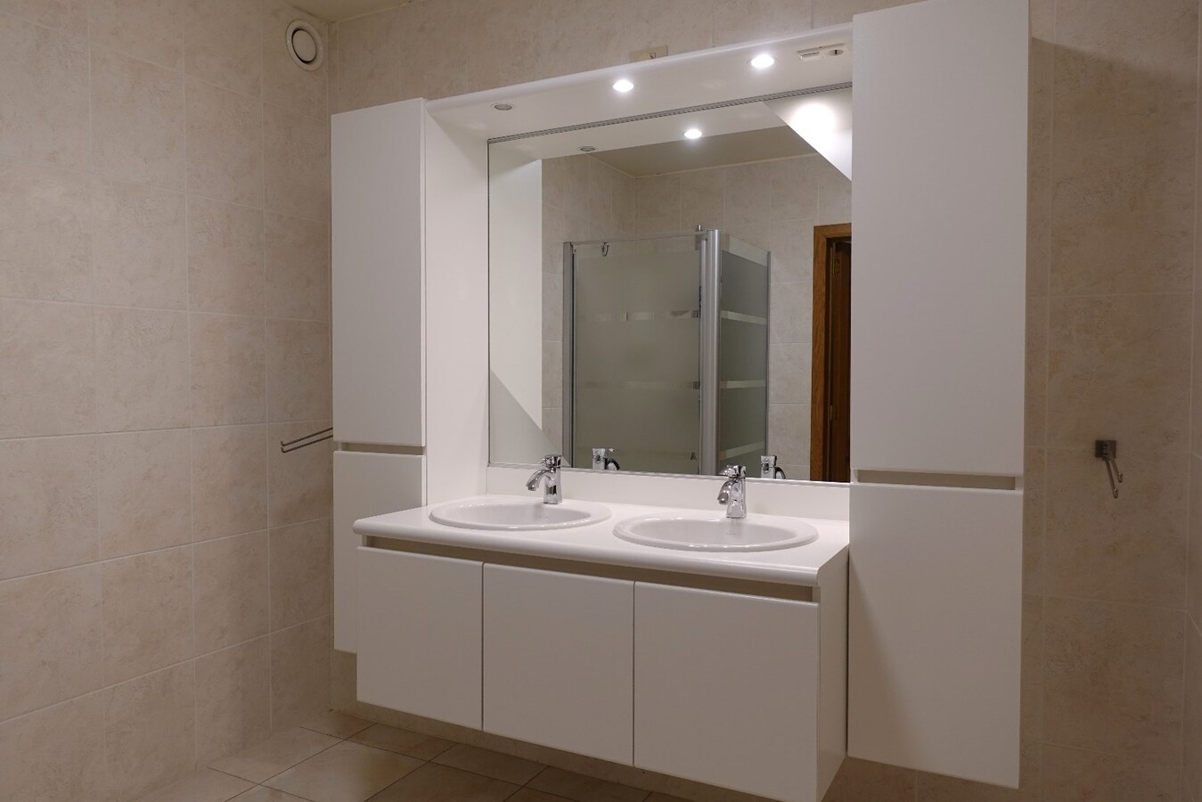 Ruim appartement te koop in Residentie Permeke op een uitstekende locatie te Jabbeke 