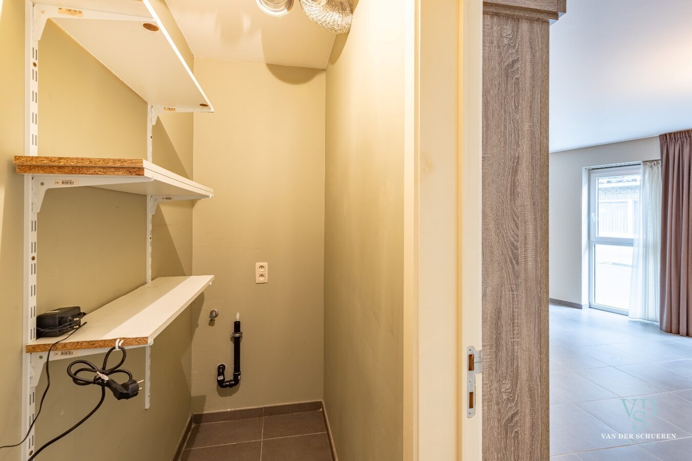 Ruime,  recente assistentie-flat. 