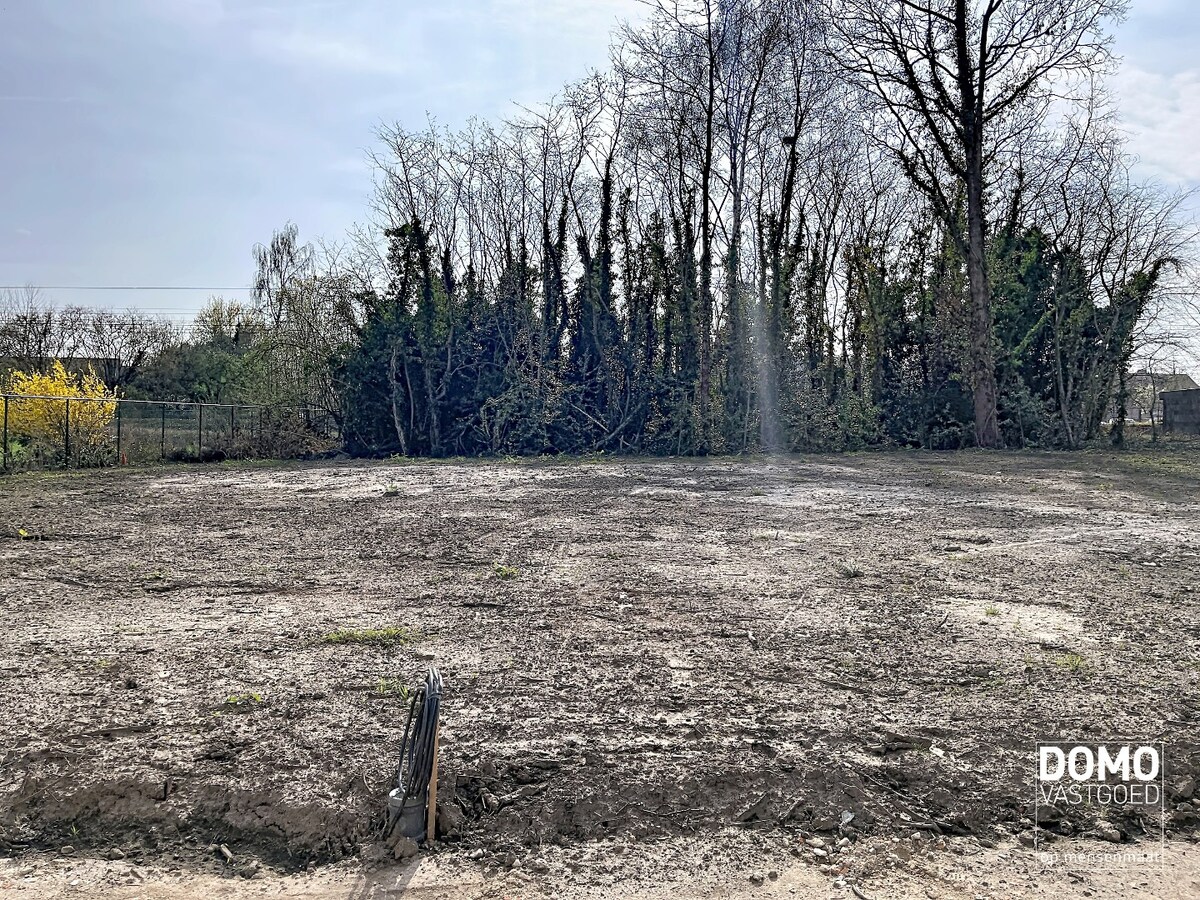 ENERGIEZUINIGE HALFOPENBEBOUWING MET 3 SLAAPKAMERS TE KERMT 