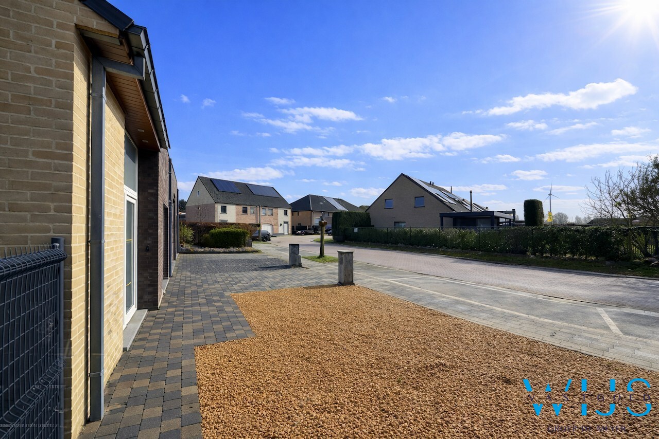 Instapklare halfopen bebouwing in rustige, kindvriendelijke woonwijk ! 