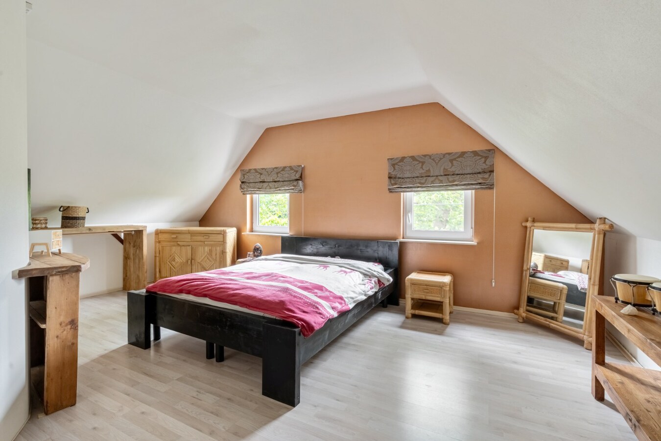 Ruime, zeer rustig gelegen woning op een perceel 29a90ca te Molenbeersel - een deelgemeente van Kinrooi! 