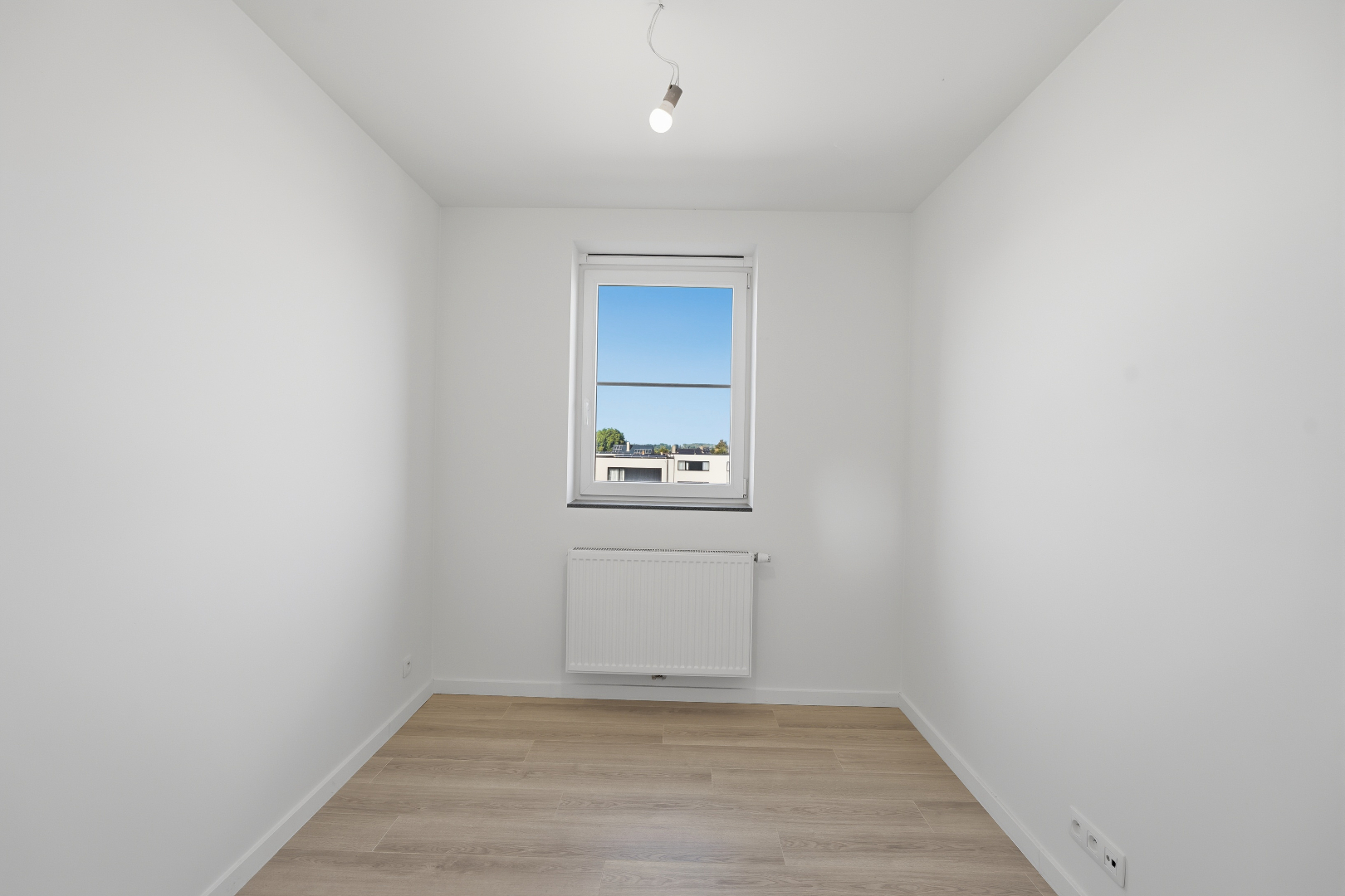 KIJKDAG 25 oktober van 10u tot 12u &amp; 14u tot 16u - Ruim instapklaar nieuwbouwappartement (167 m²) met 3 slaapkamers en groot terras in centrum Eernegem 