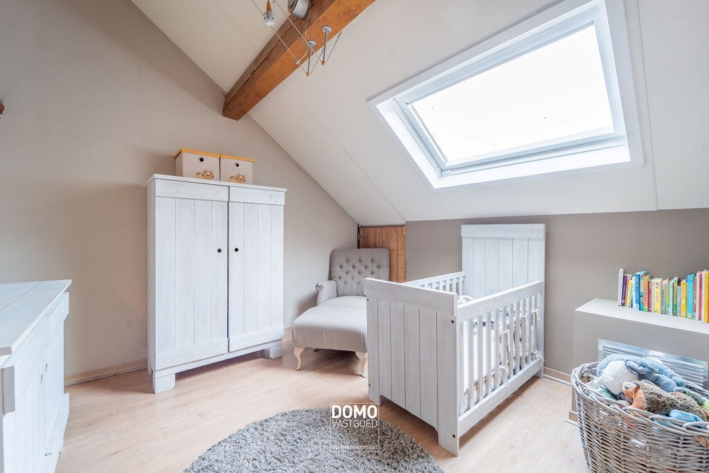 Verrassend ruime woning met karakter te Kuringen. 