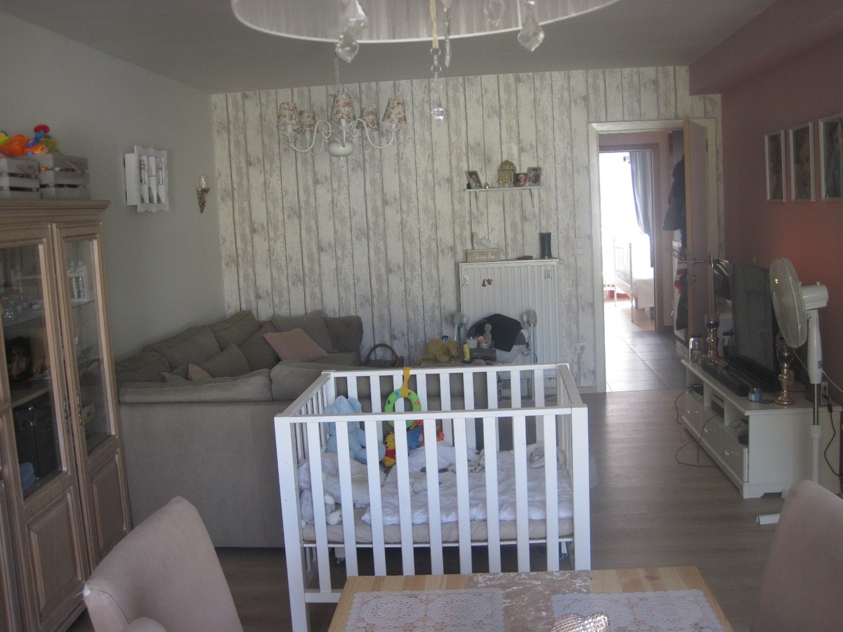 Ruim gelijkvloers appartement met terras en tuintje. Incl. afz. garage ! 