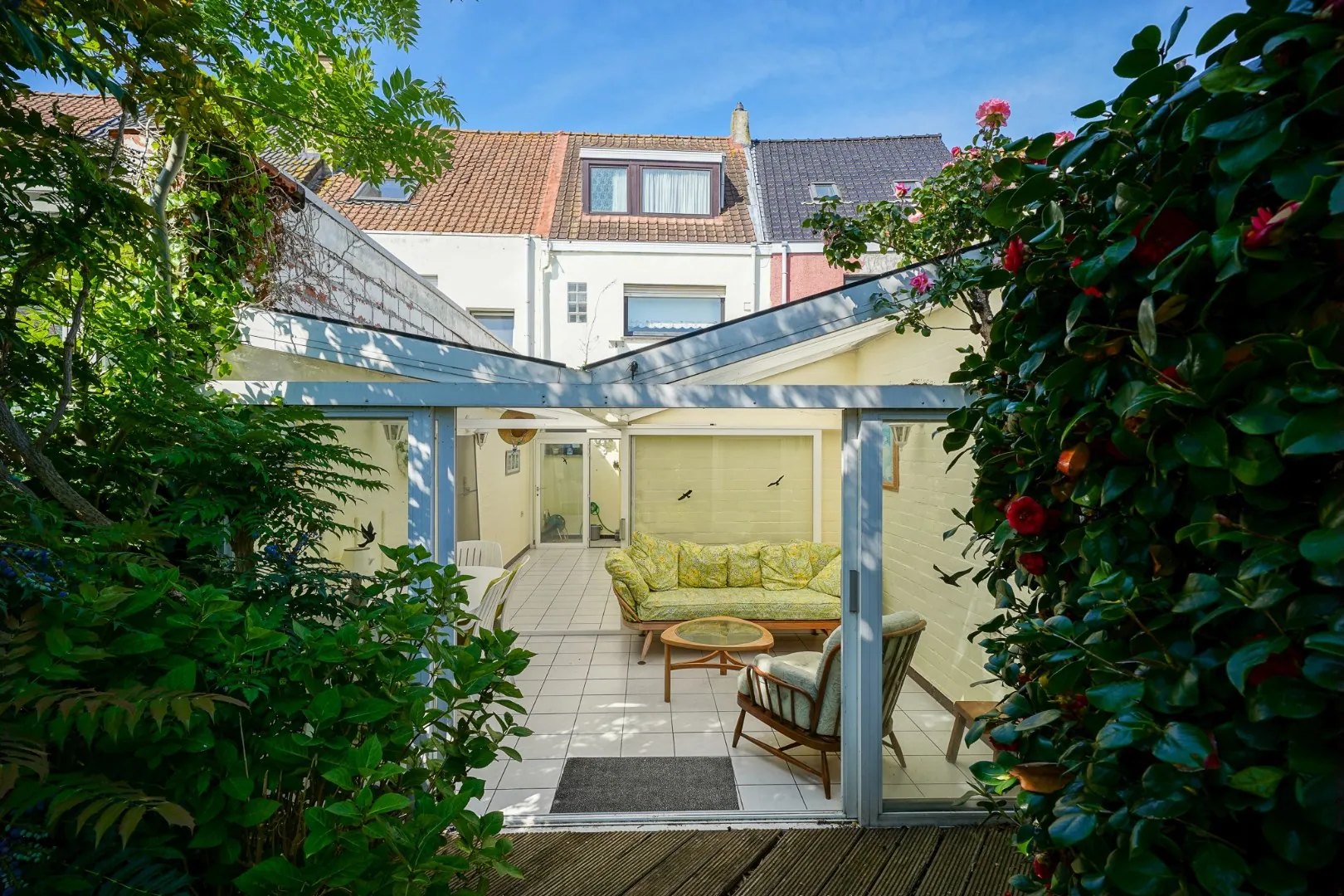 Te renoveren woning met tuin en garage aan de Spuikom te Bredene