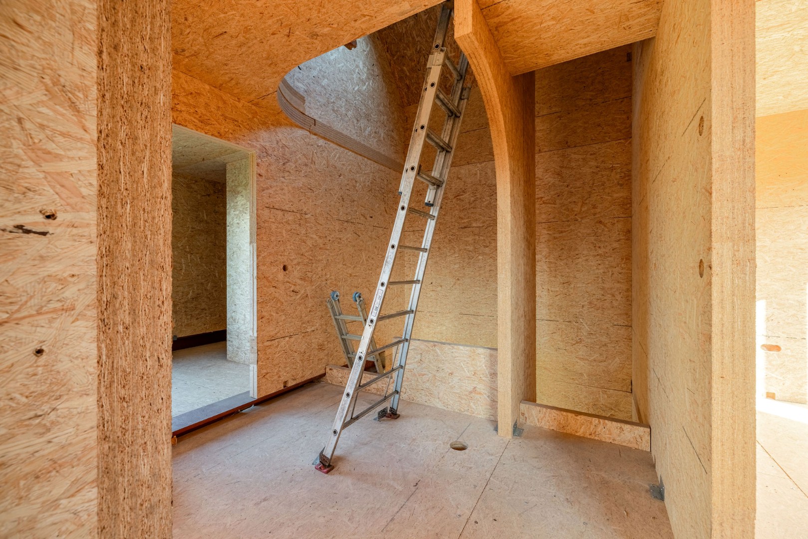 Exclusieve woning met 5 slaapkamers en royale tuin in Kruibeke, vlak bij Antwerpen 