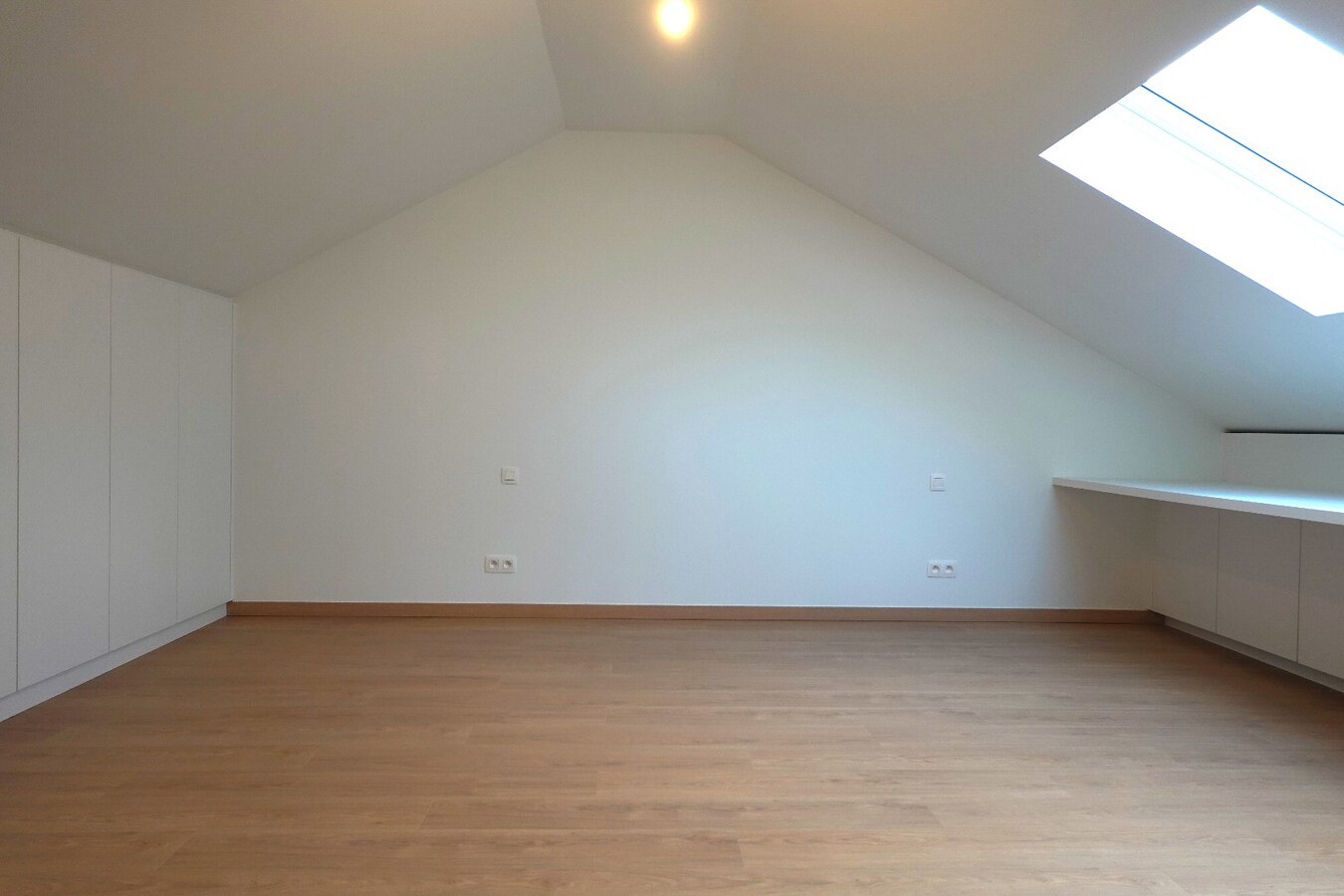 Prachtig 3-slaapkamerappartement met staanplaats in het voormalige gemeentehuis van Vleteren 