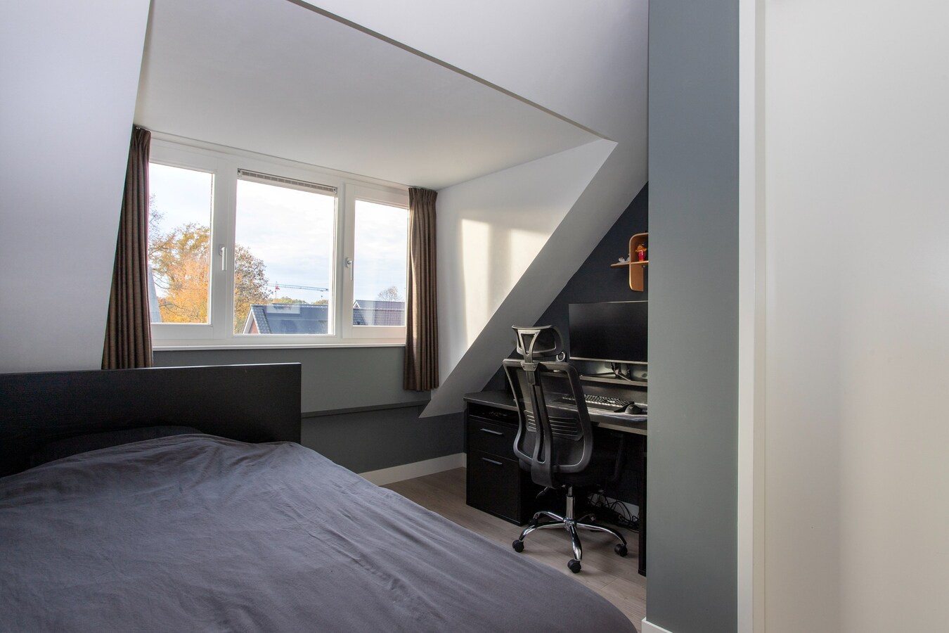 Zeer ruime hoekwoning met volop leefruimte en groen uitzicht in kindvriendelijke wijk! 