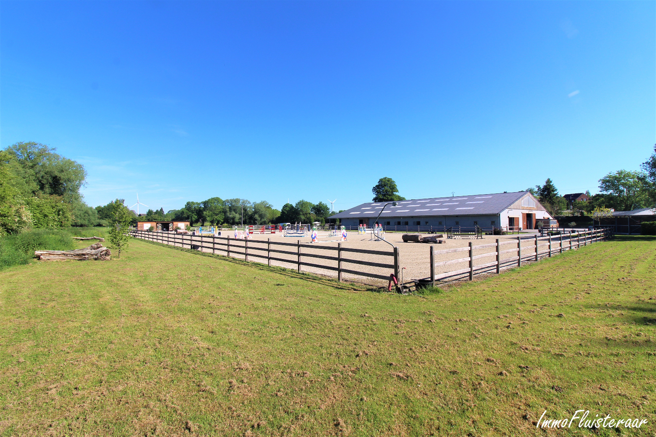 Professional recently built equestrian center on more than 3ha at Hannut (Luik/Liège; Belgium) 