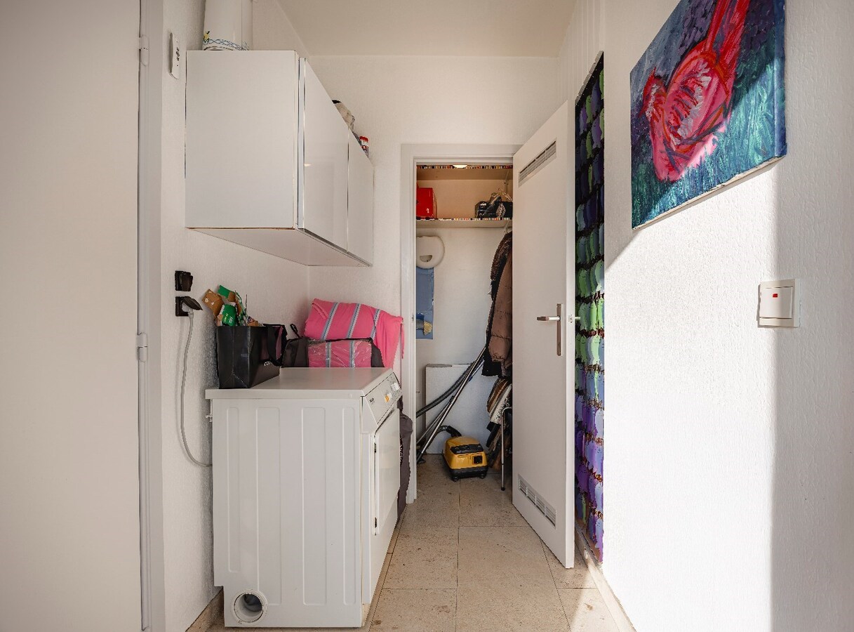 Stevig gebouwde gezinswoning met garage op zonovergoten perceel 