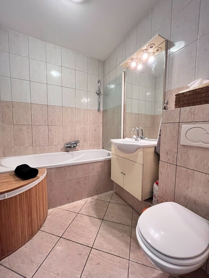 Comfortabel appartement op de 1ste verdieping van een kleinschalige residentie op een steenworp van de historische markt! 