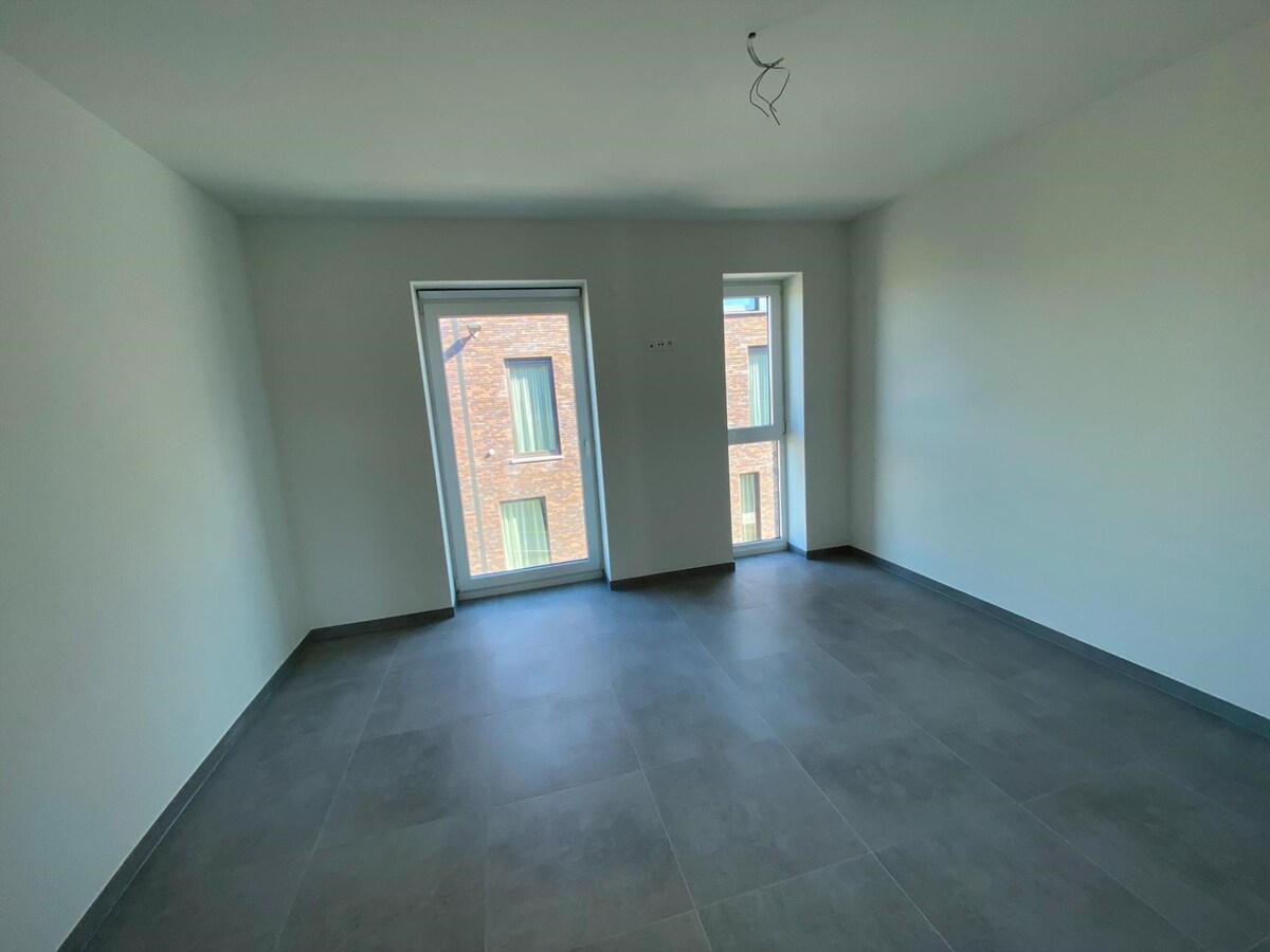 Uitstekend gelegen nieuwbouwwoning met autostaanplaats en fietsenberging 