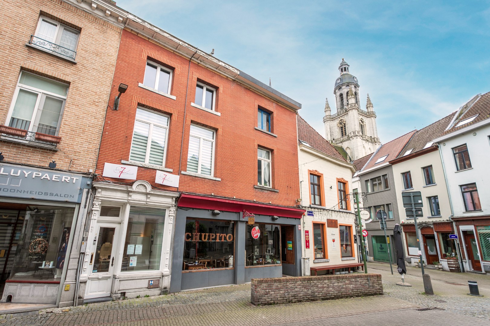 Stadswoning met mogelijke praktijkruimte te centrum Halle 