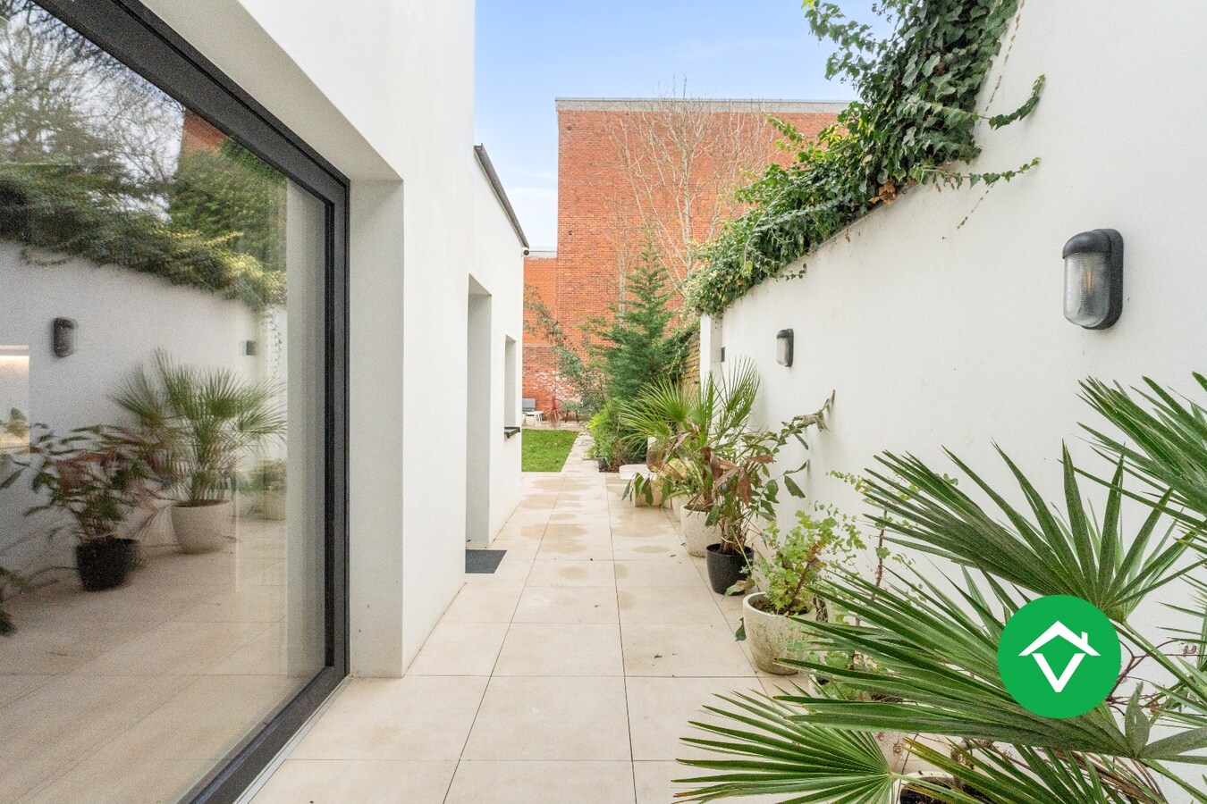 Hoog gerenoveerde woning met tuin en 4 slaapkamers te Roeselare 