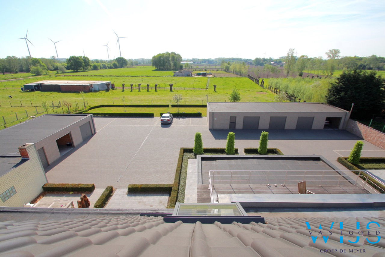 Zeer ruim instapklaar 4 slaapkamerappartement met garage en staanplaats te ERTVELDE 