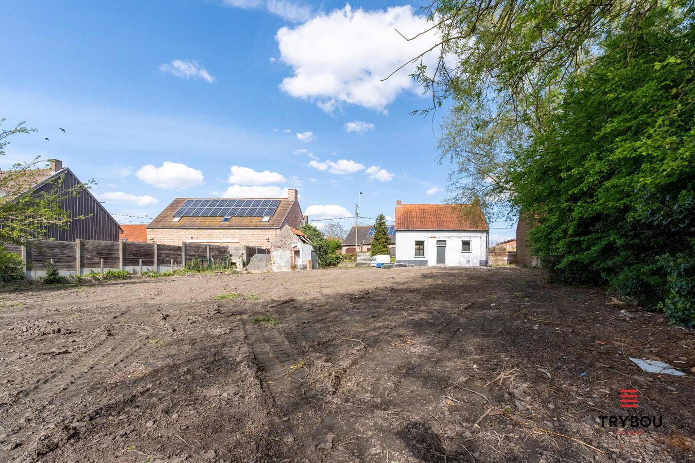 Te renoveren alleenstaande woning op een ruim perceel van 896m² in Houthulst 