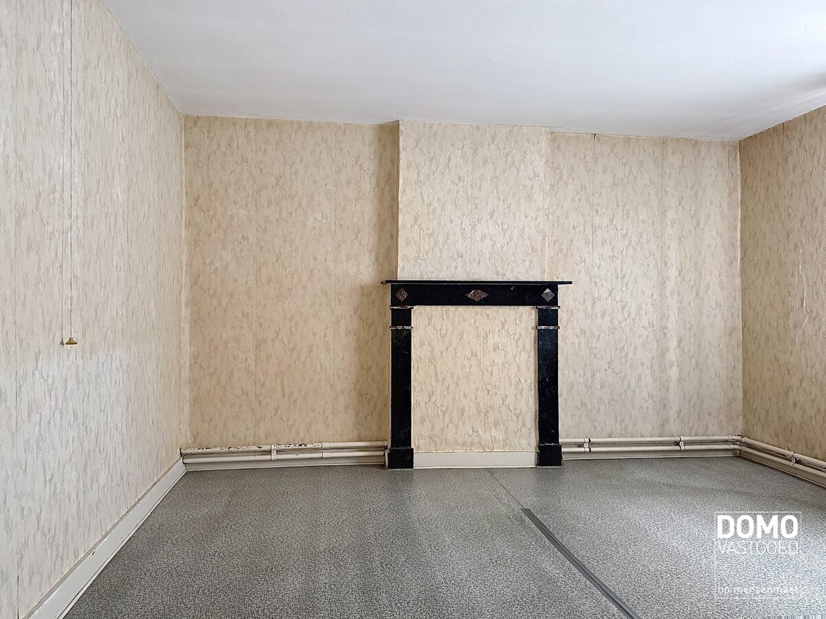 Karaktervolle woning met tal van mogelijkheden en voorzien van paardenstallingen 