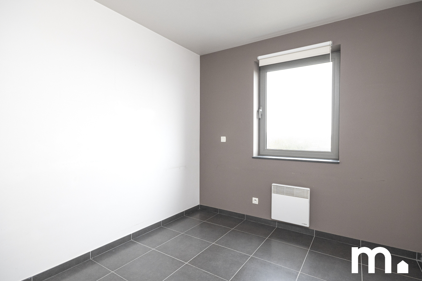 Instapklaar appartement met garage en privé parkeerplaats te koop in Roeselare ! 