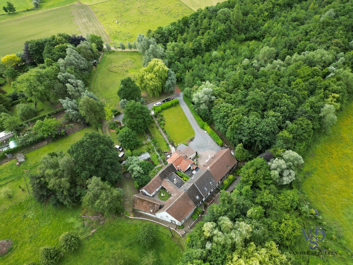Exceptioneel woning in 't groen. 
