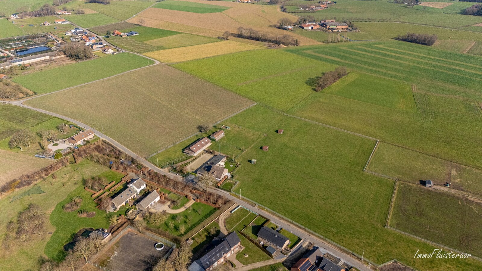 Woning met paardenstallen en buitenpiste op ca. 6,5ha te Bree 