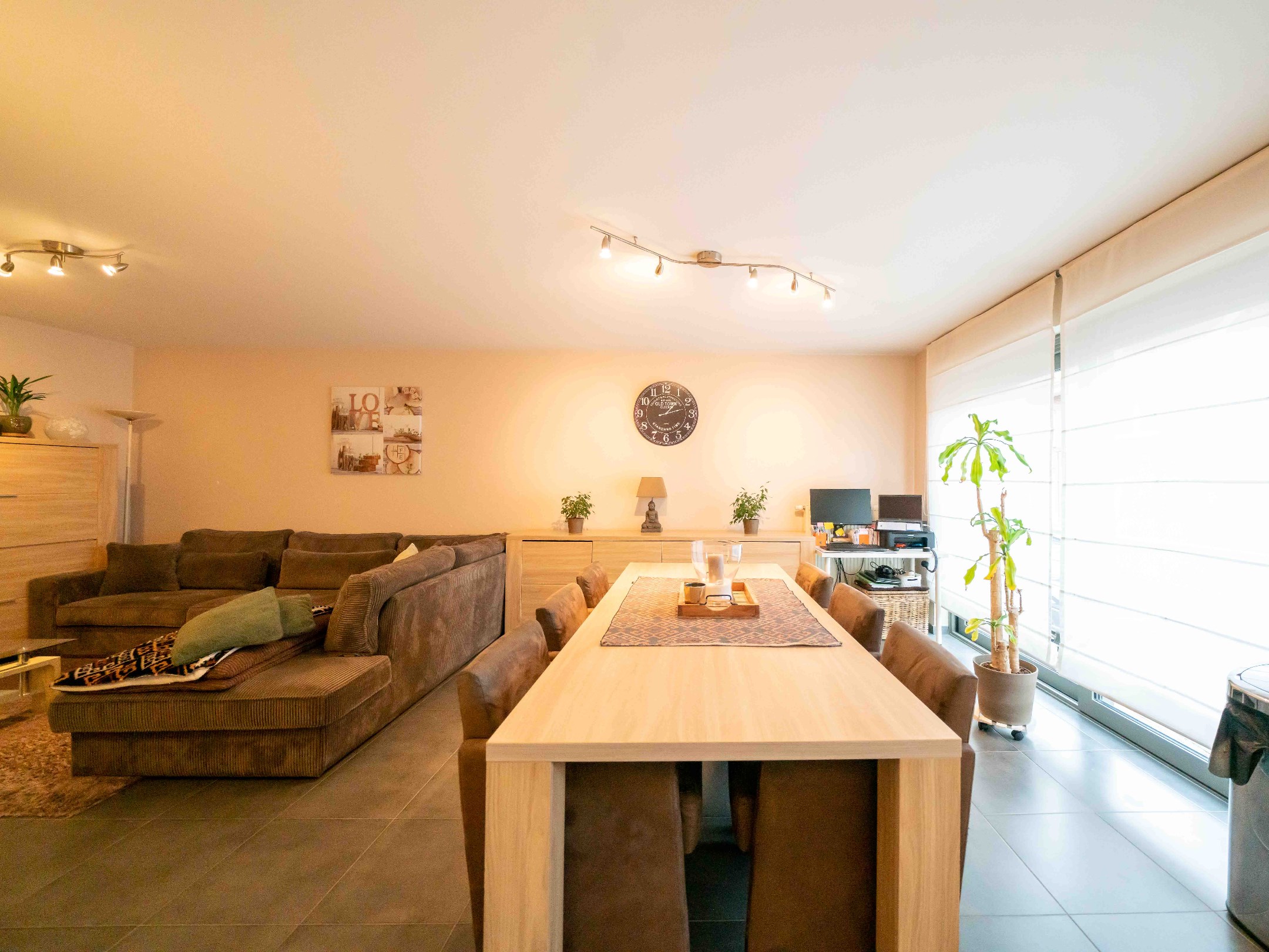 2-kamer appartement met tuin en autostaanplaats 