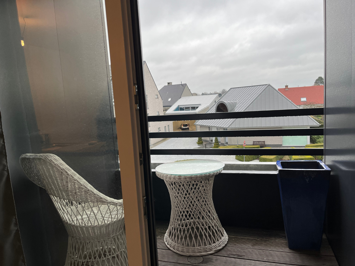 Bijzonder ruim én eigentijds dakappartement. GEEN VASTE KOSTEN ! 