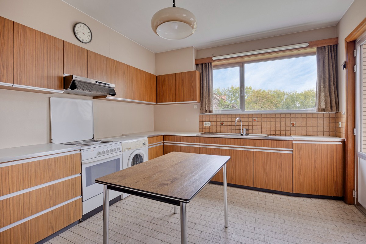 Halfopen bebouwing met 3 ruime slaapkamers. 