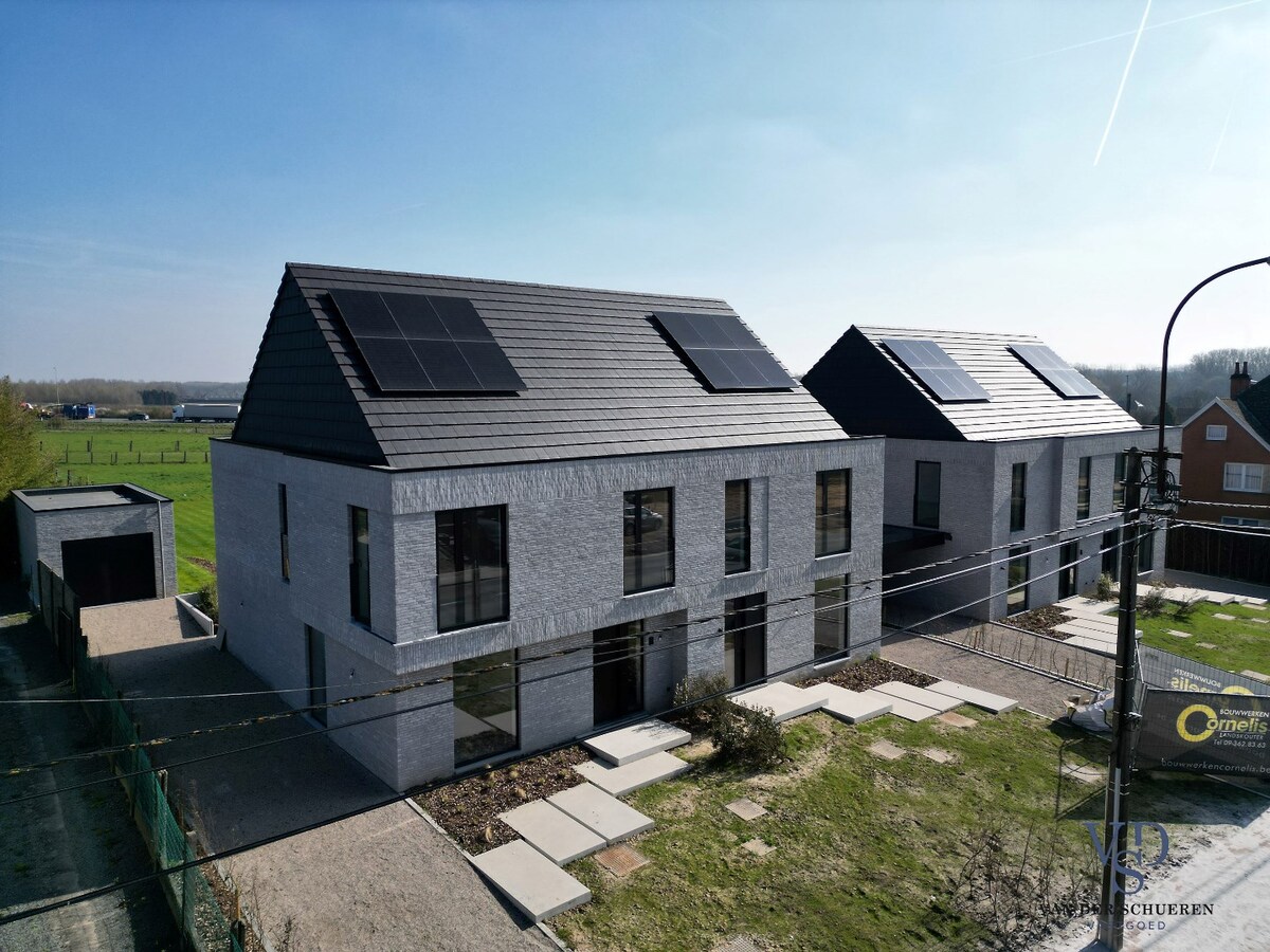 IN OPTIE ! Half Open Bebouwing met afzonderlijke garage 