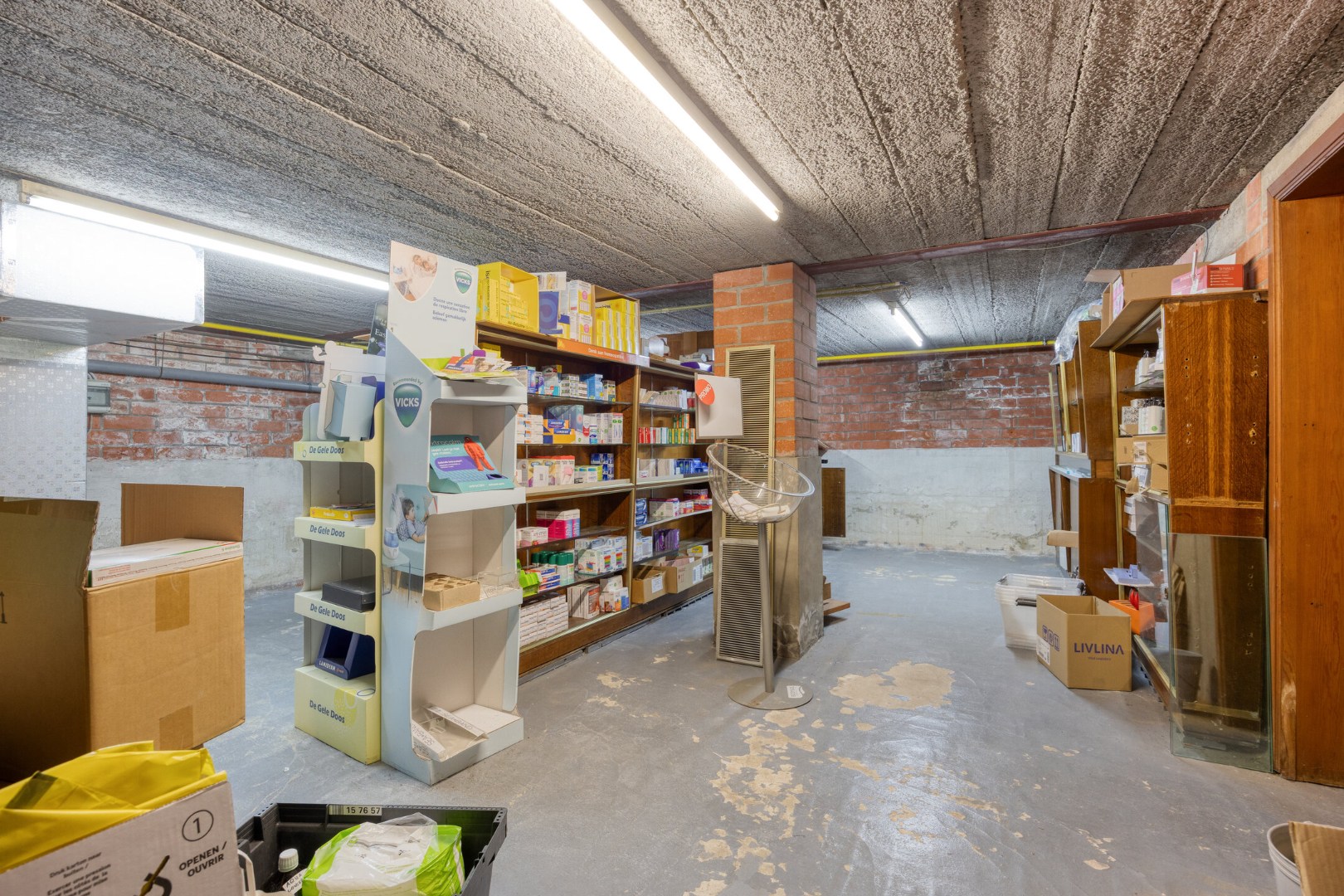 Handelswoning met 3 slpk. en privéparking in het centrum van Balen 