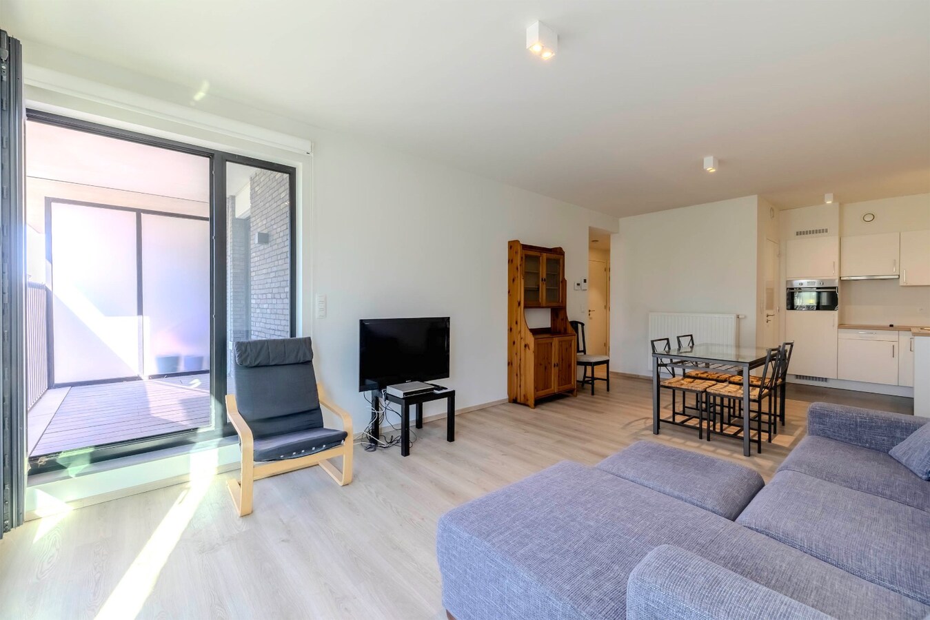 Instapklaar appartement + parking + berging 