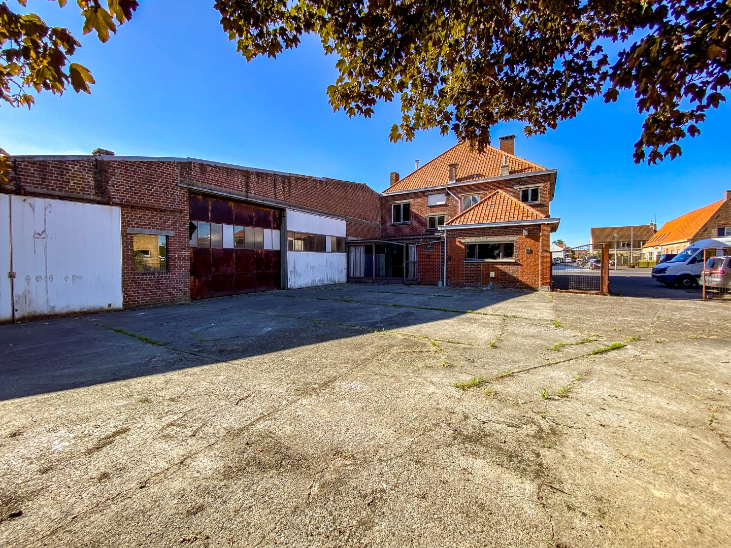 Woning met een enorm potentieel aan bruikbare oppervlakte op 1441m². 