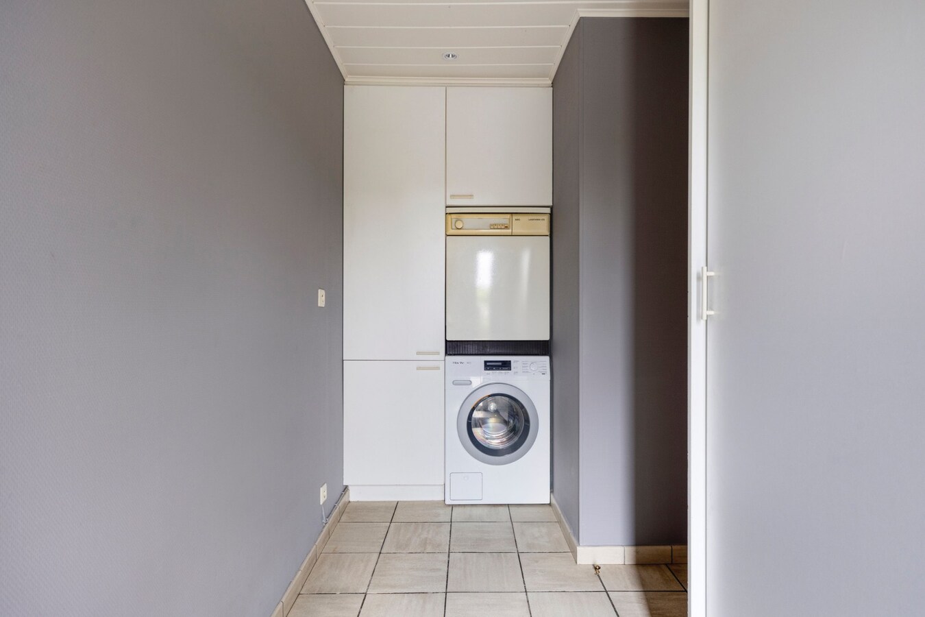Ruime gezinswoning met 4 slaapkamers en open zicht op topligging in Oudenburg 