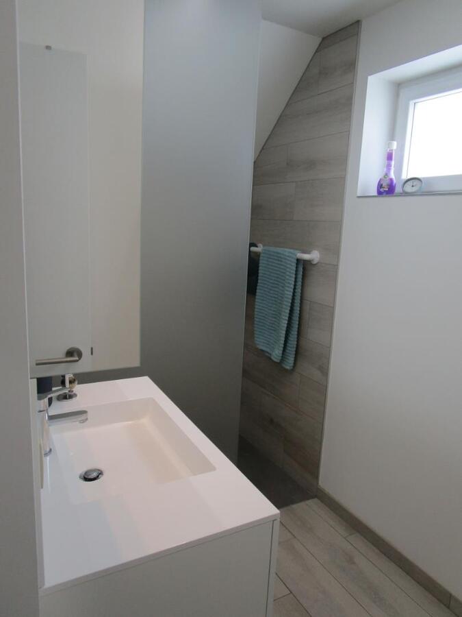 LUXUEUS 3-SLPK-APPARTEMENT  (zonder vaste kosten!). 