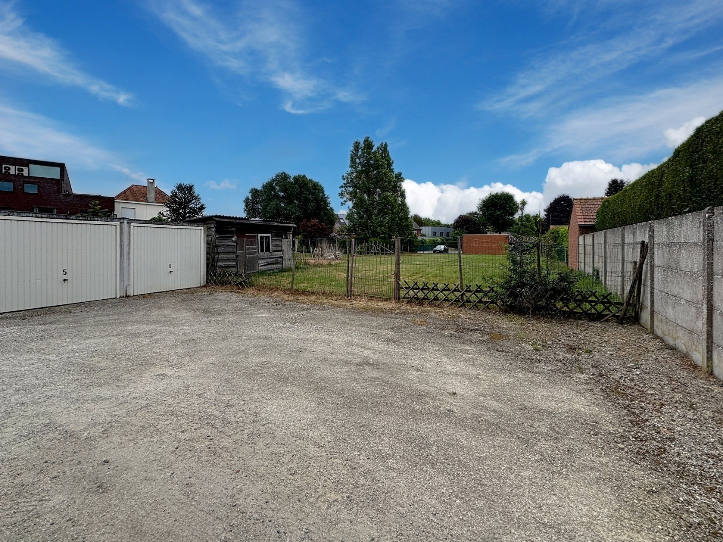 Opbrengsteigendom gelegen in de dorpskern van Merendree 