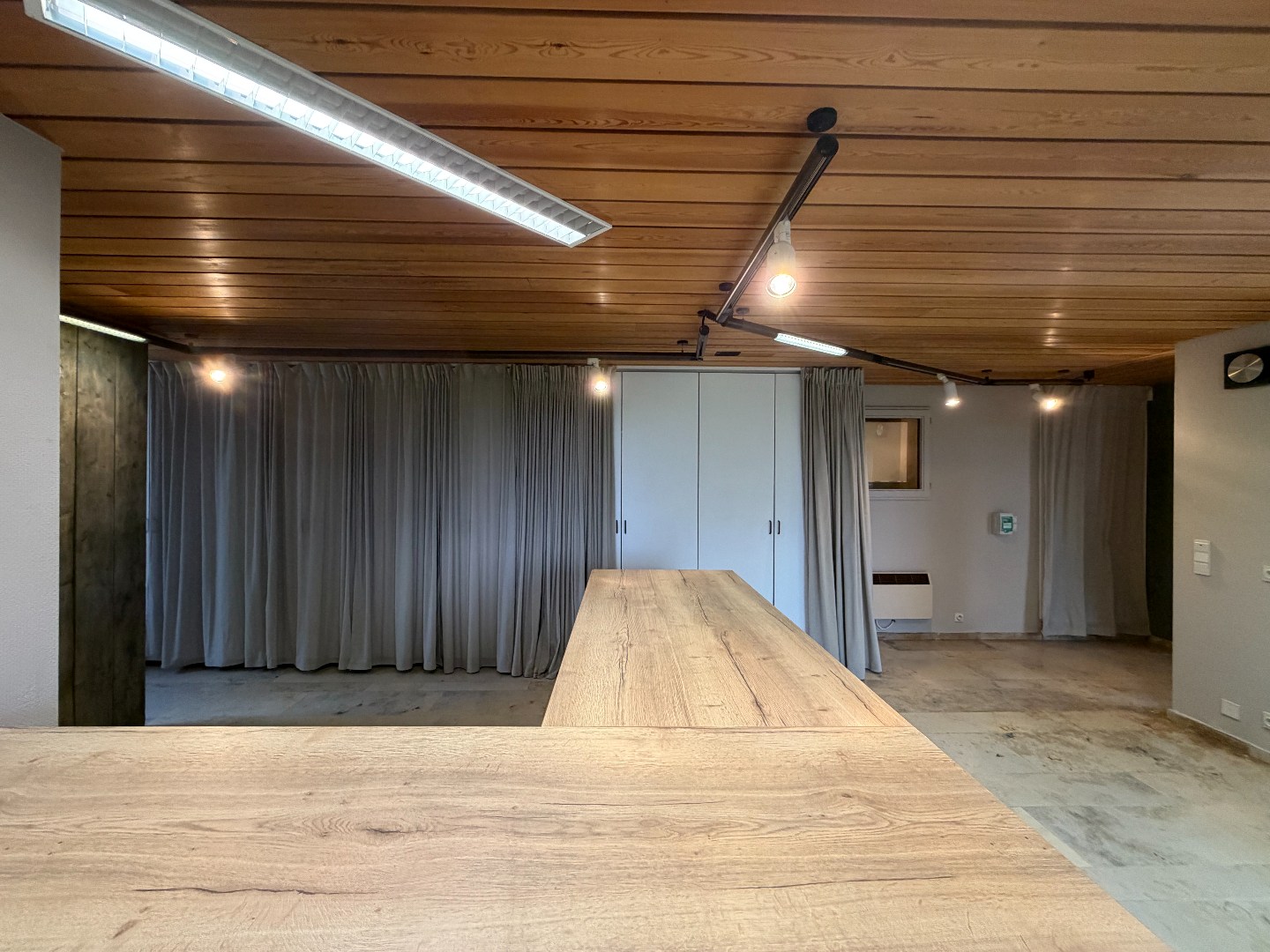 Commerciële ruimte van 134 m² met bijhorende parkingplaatsen 